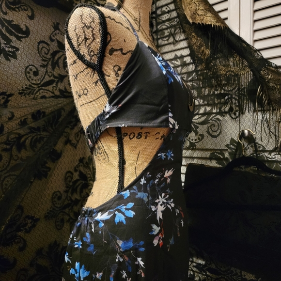 Dress - Picture 3 of 9